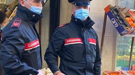 Ubriaco causa incidente Poi le botte ai carabinieri