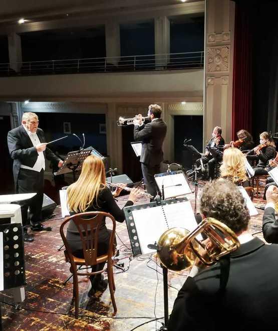 L’omaggio a Morricone dal teatro De Micheli ha “bucato” lo schermo 