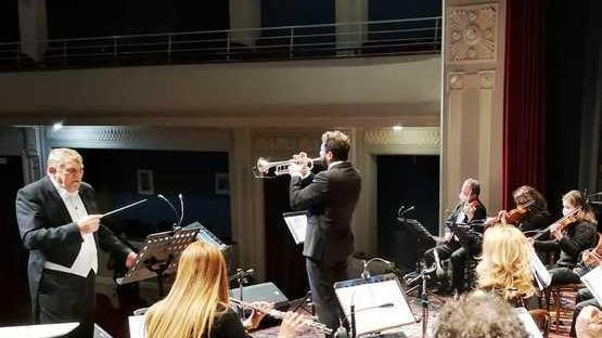 L’omaggio a Morricone dal teatro De Micheli ha “bucato” lo schermo