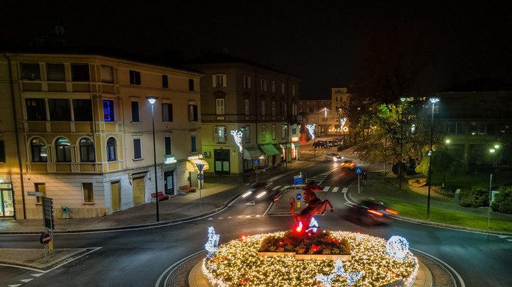 Luminarie estese: non solo in centro ma pure nelle frazioni