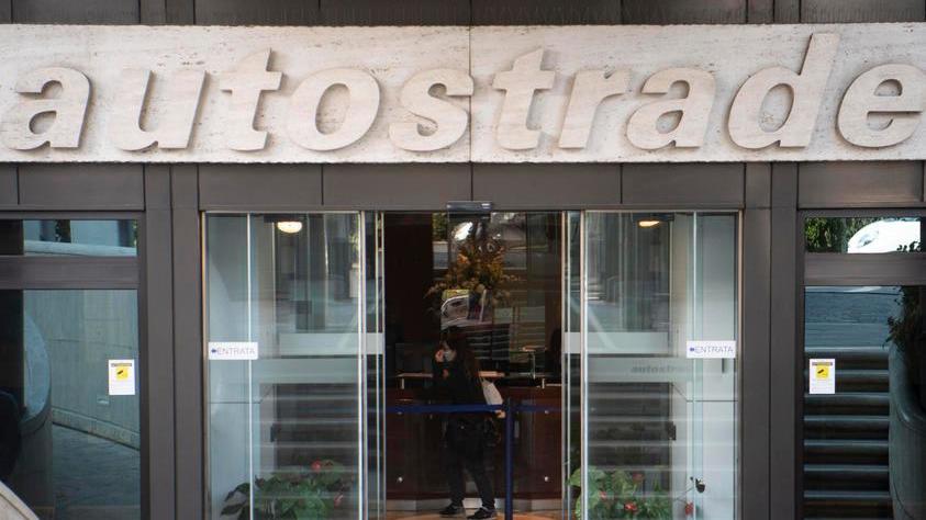 Autostrade assume laureati per gli uffici di Firenze: le figure richieste e come farsi avanti