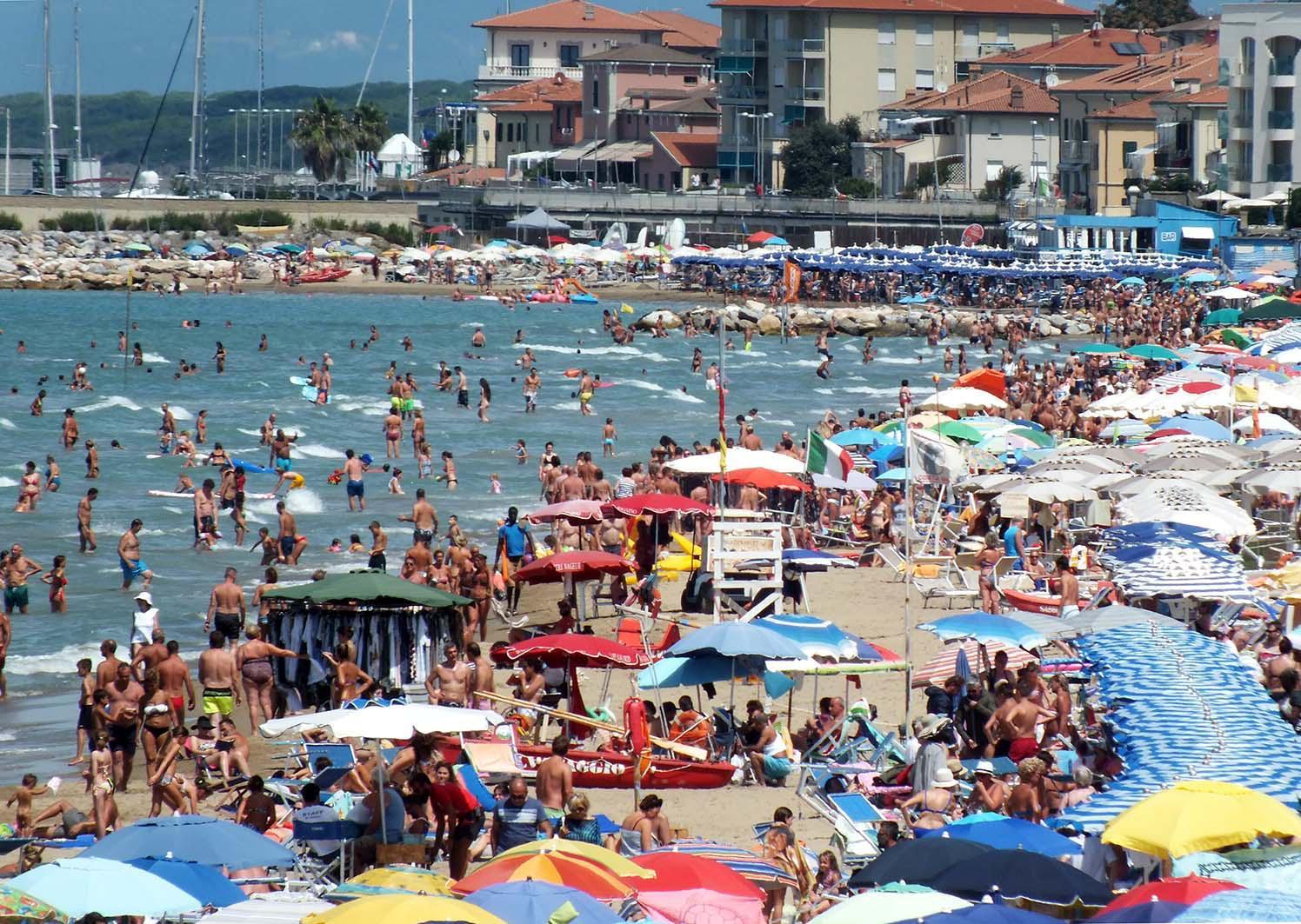 Spiagge, concessioni prorogate al 2033: consiglio comunale diviso dalla scelta 
