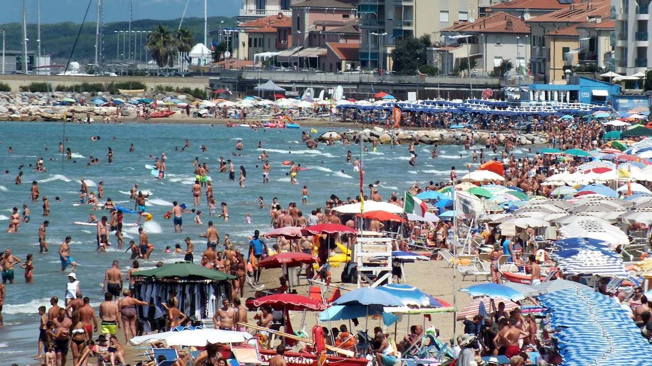 Spiagge, concessioni prorogate al 2033: consiglio comunale diviso dalla scelta