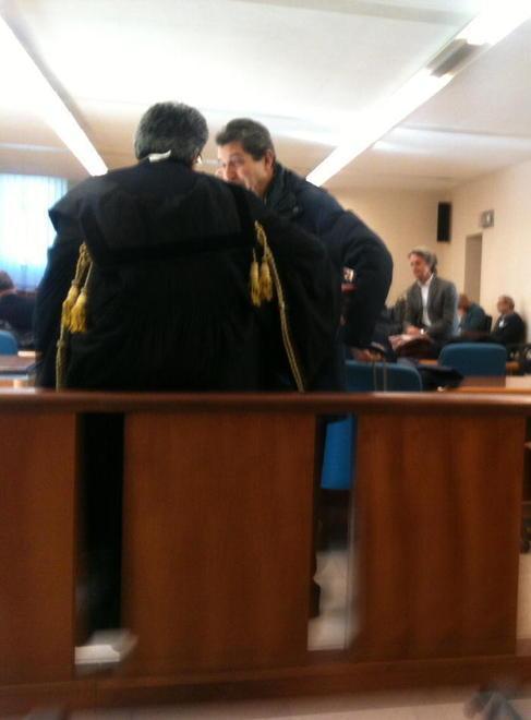 Il tribunale condanna l’impiegata per furto e assolve il coniuge 