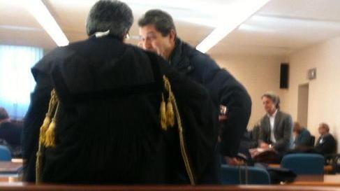 Il tribunale condanna l’impiegata per furto e assolve il coniuge