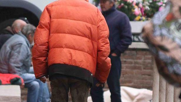 Ferrara, pioggia e gelo. Ma i dormitori pubblici non hanno più posti