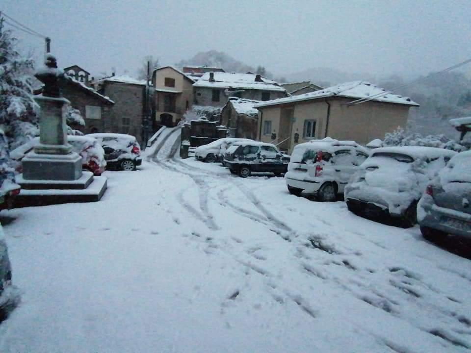 La Valle si è svegliata sotto una coltre bianca 