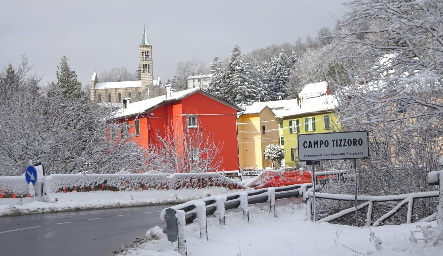 Tanta neve sulla Montagna pistoiese, ma impianti chiusi e disagi sulle strade - Video