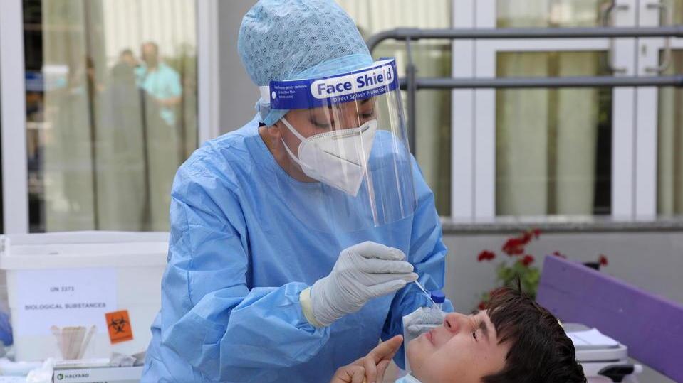 A Livorno il test rapido per uscire dalla quarantena sarà fatto anche dai medici di famiglia: ecco come