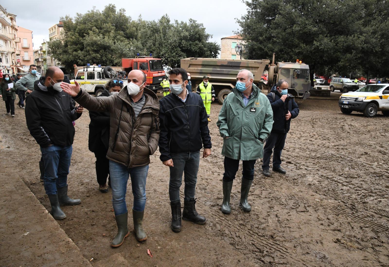 Il sindaco di Bitti Giuseppe Ciccolini e l'assessore regionale Gianni Lampis