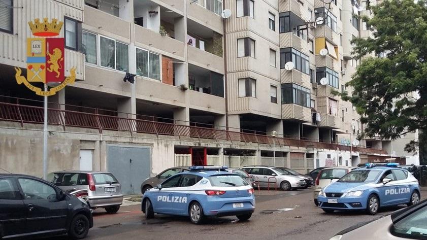 Perquisizione a tappeto della polizia nel quartiere di Sant'Elia