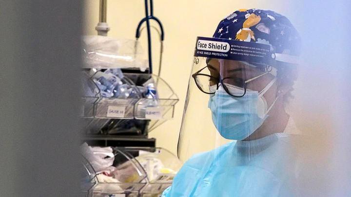Modena raggiunge gli 800 morti per Covid, calano i contagiati. L’Ausl: «Cautela»