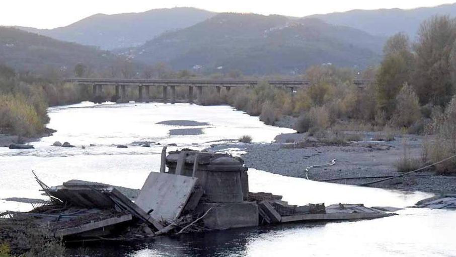 Ponte crollato, incidente probatorio a febbraio Intanto il governatore Giani incontra l’Anas