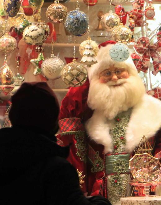 Un regalo sospeso per chi è in difficoltà Ecco come le attività possono aderire 