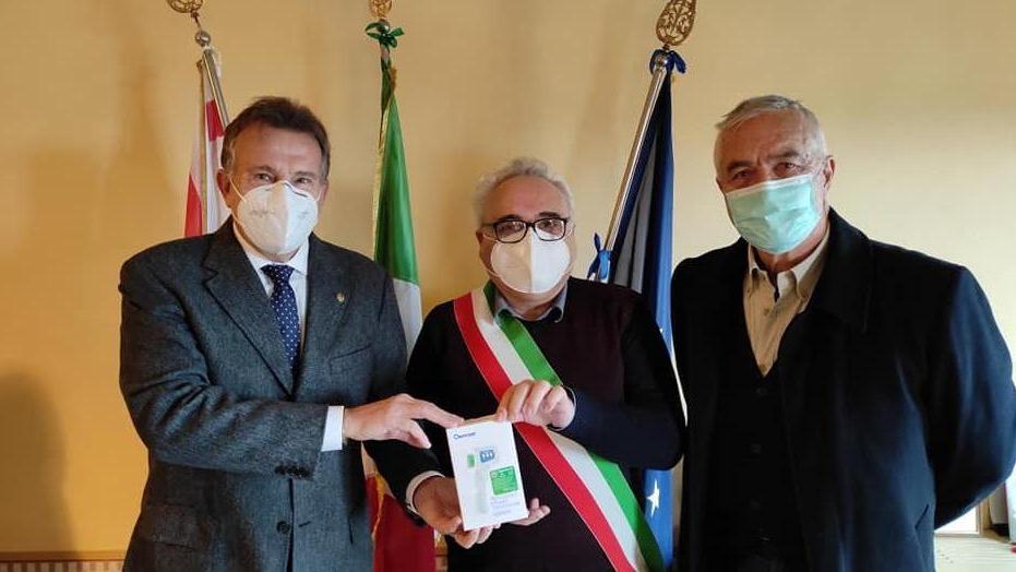 Dieci termoscanner regalati dal Rotary al Comune di Rosignano