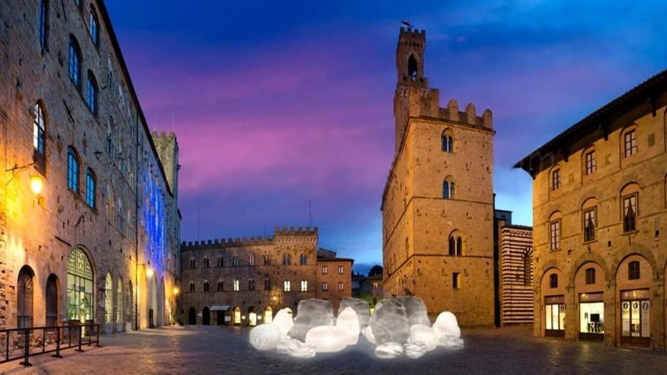 Un tesoro per la rinascita: l’alabastro si prende la scena e illumina piazza dei Priori