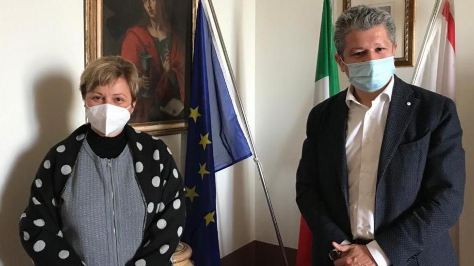 Antonella va in pensione dopo 42 anni in Comune