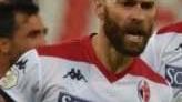 Antenucci, gol e polemiche a Bari «Parlate, parlate». Reazioni social