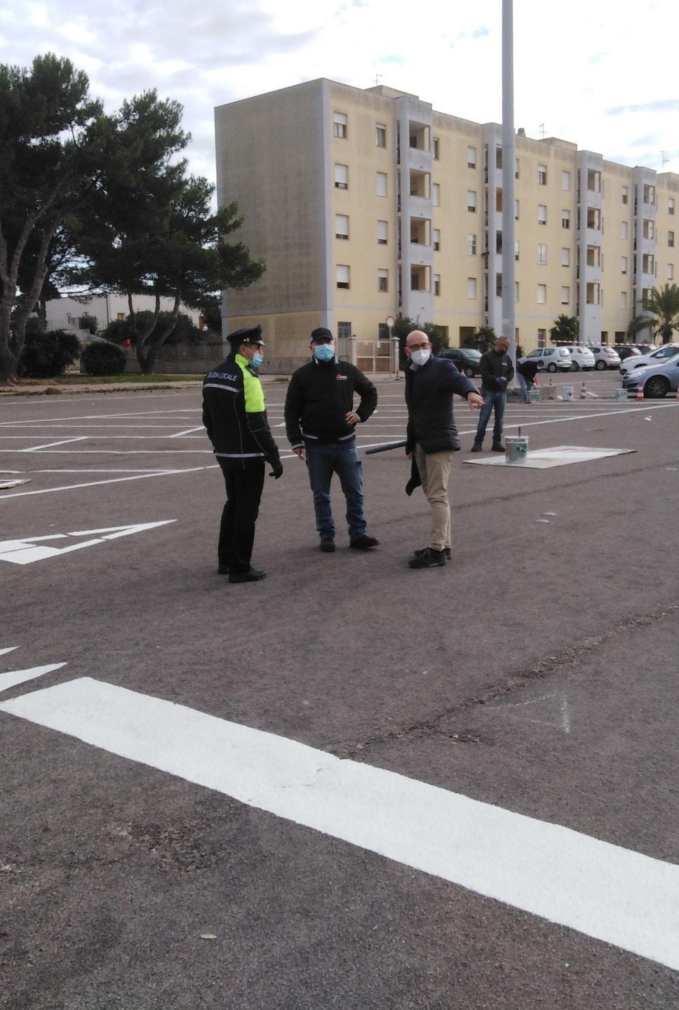 Senso unico nell’area sosta davanti al Conad