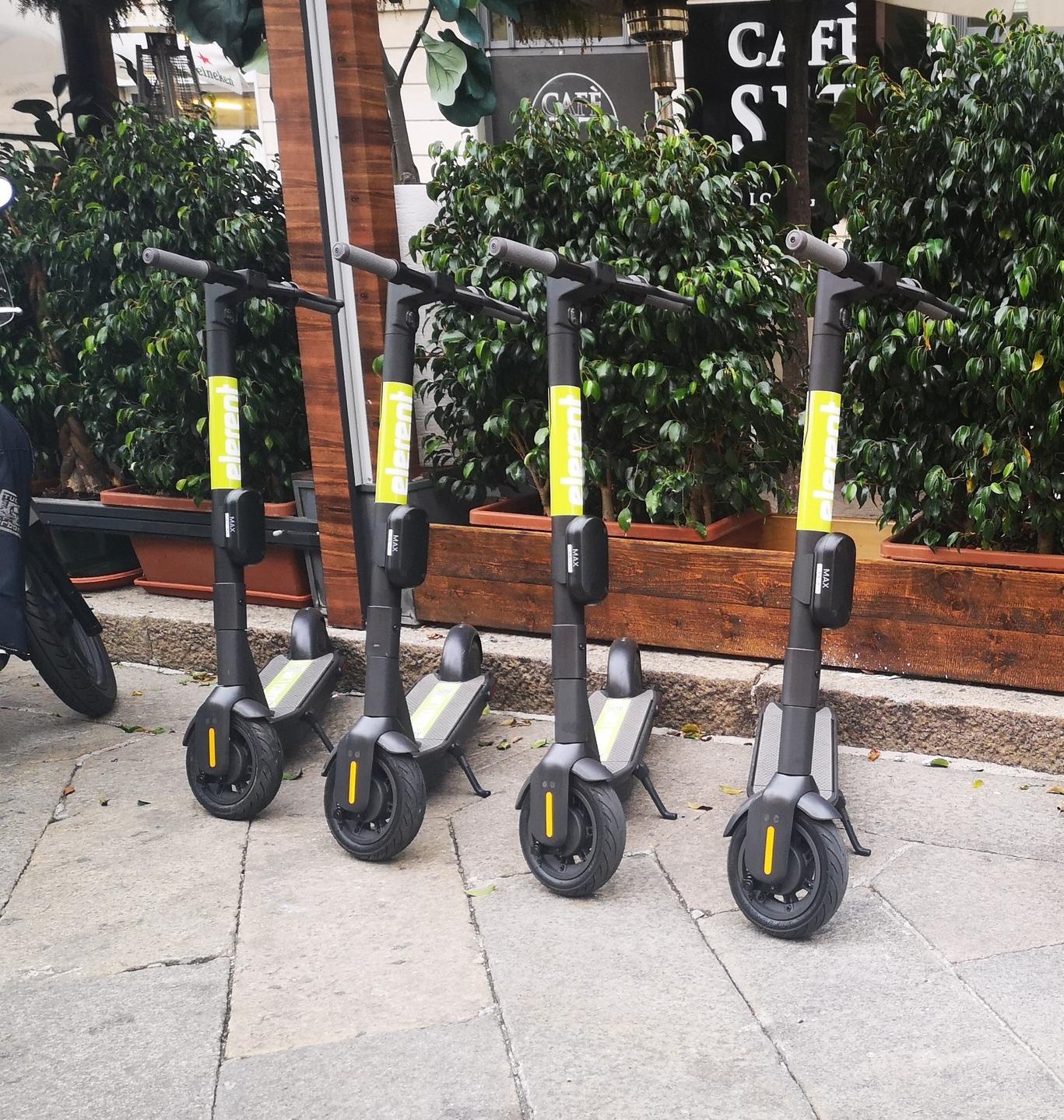 Subito un furto, ma i ladri hanno vita breve: «Funzionano solo con l’app e hanno il gps»