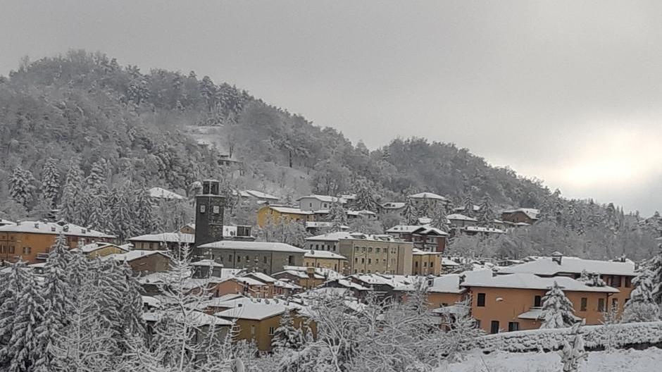 Appennino modenese bianco fino a 30 centimetri Ma ora cambia tutto: sarà allarme fiumi