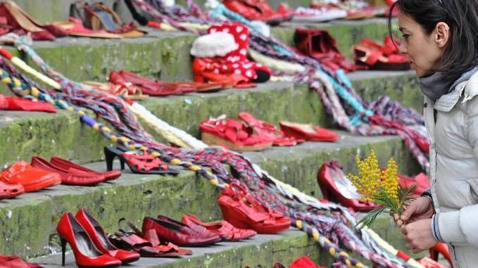 Abusi sulla figlia, condannato a 12 anni