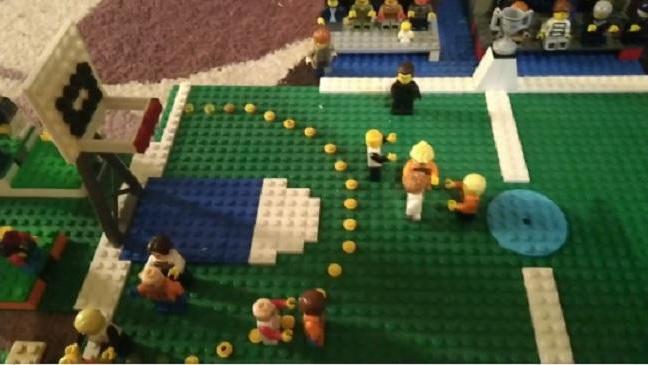 Simula partita di basket coi Lego, a 9 anni star sui social