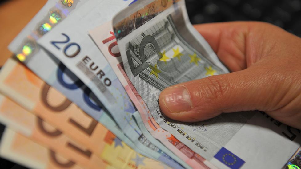 Rosignano, contributi per bollette e spese alimentari: ecco chi può presentare la richiesta