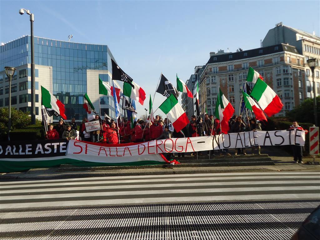 Dall’Europa un siluro per i balneari: «Spiagge all’asta, no al rinvio al 2033»