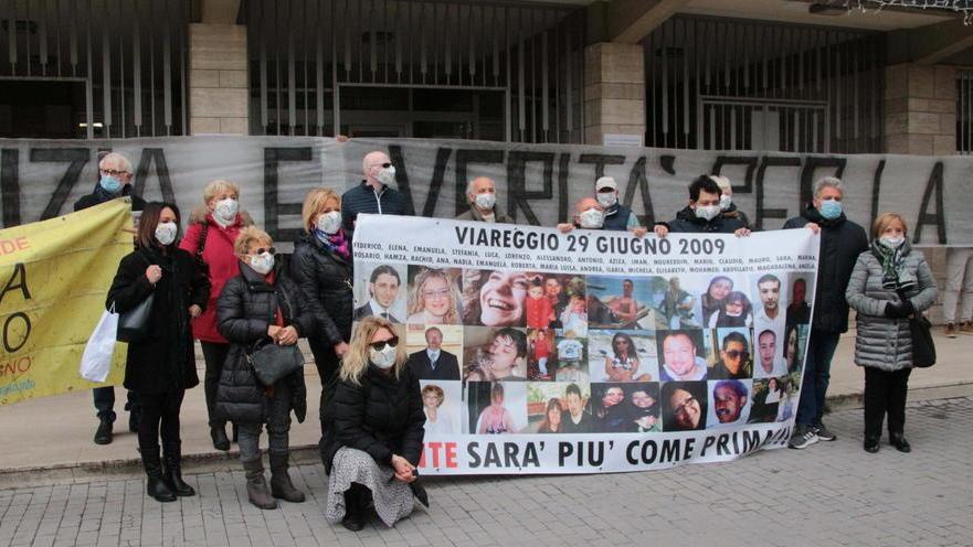Viareggio al fianco di una protesta lunga 11 anni