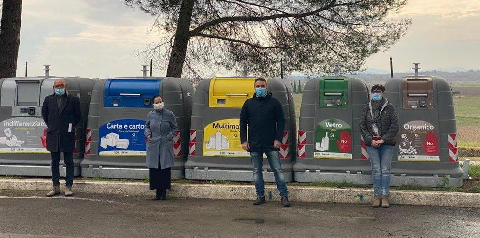 Raccolta rifiuti A Marsiliana i nuovi cassonetti