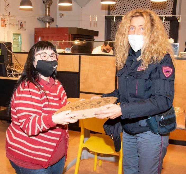 Maxi ordine della polizia di Stato dai ragazzi del “Parco del Mulino”