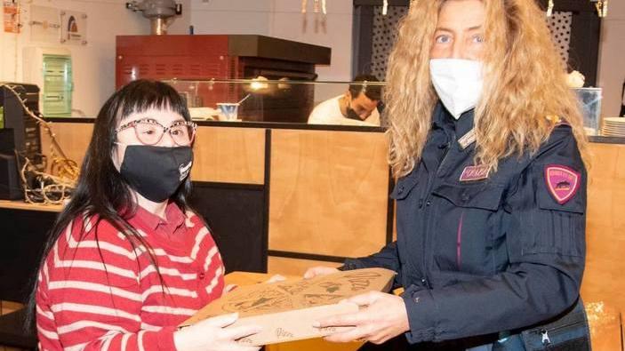Maxi ordine della polizia di Stato dai ragazzi del “Parco del Mulino”