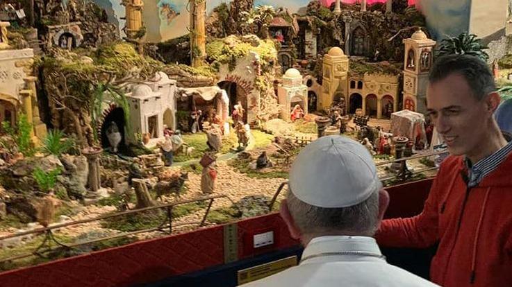 Sfida tra presepi a colpi di “like” per conquistare... il Vaticano