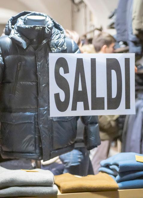 Slittano i saldi