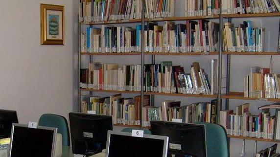 La biblioteca Crovi consegna a domicilio libri, riviste e dvd