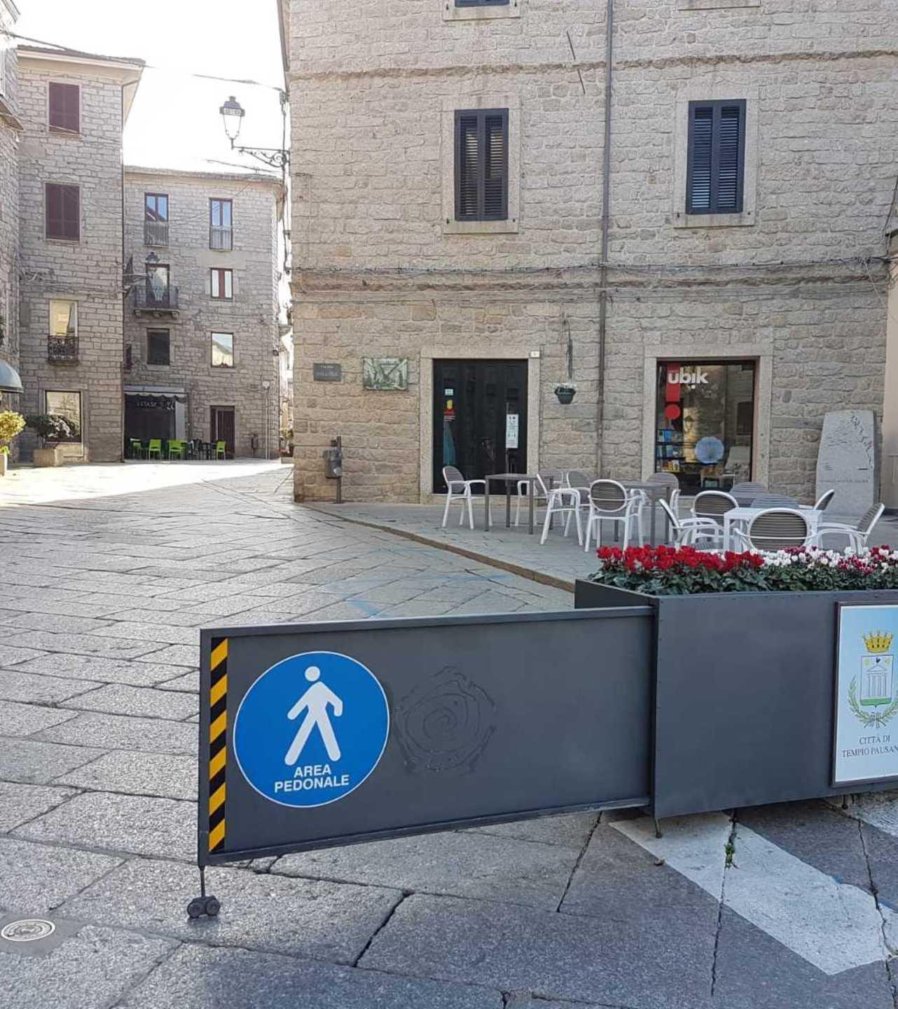 Isola pedonale, si cambia sì alle auto in alcune zone 