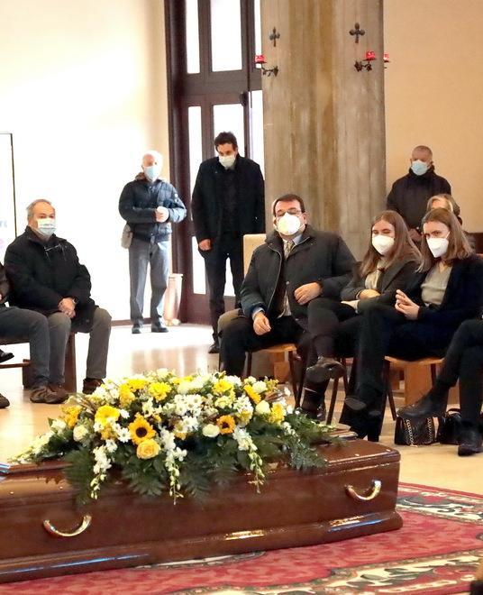 Modena La figlia di Luciano Guerzoni al funerale: «Davi amore, arrivederci papà» 