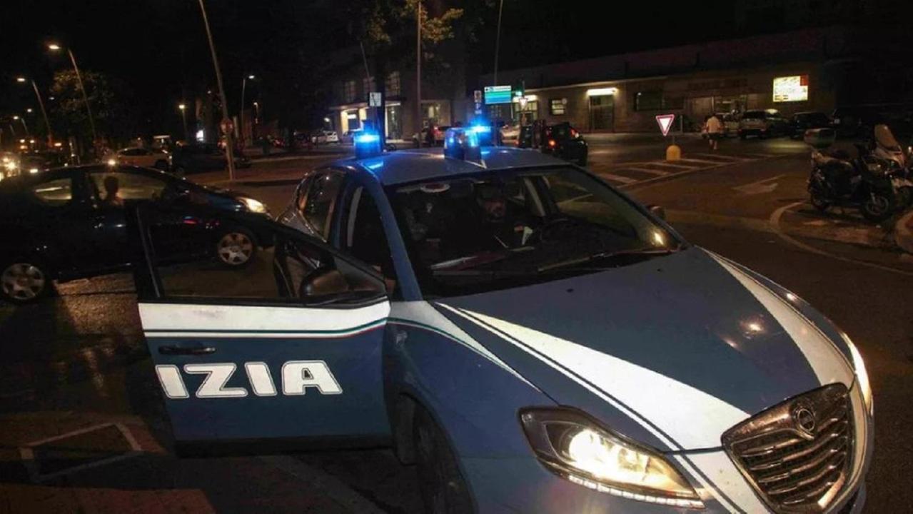 Una volante della polizia di Stato (foto d'archivio)