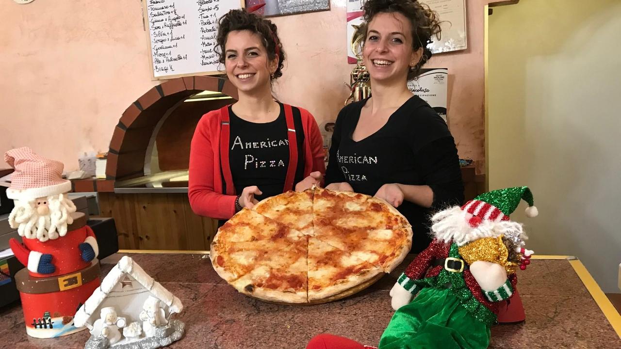 Le sorelle Sara e Serena Macaluso di American Pizza (foto Batavia)