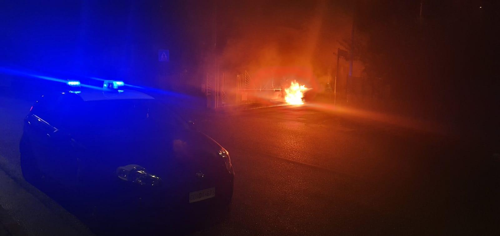 Notte di fuoco a Villacidro, incendiate tre auto
