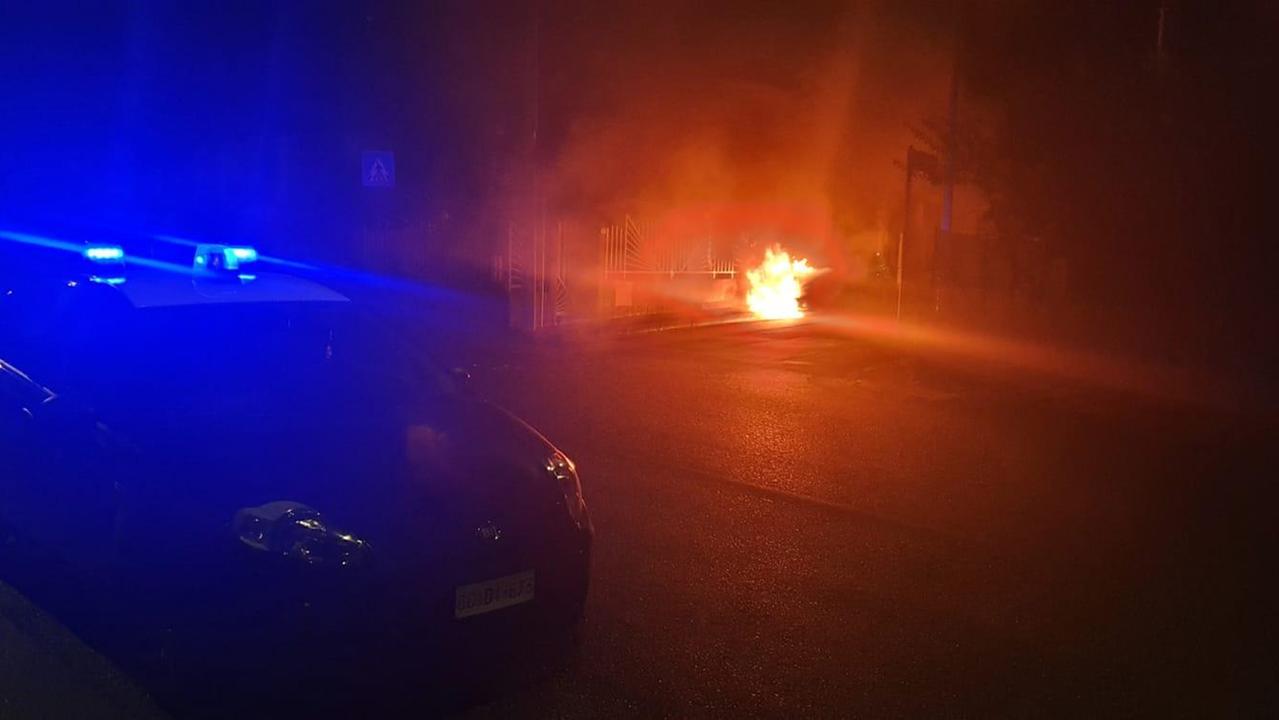 Notte di fuoco a Villacidro, incendiate tre auto