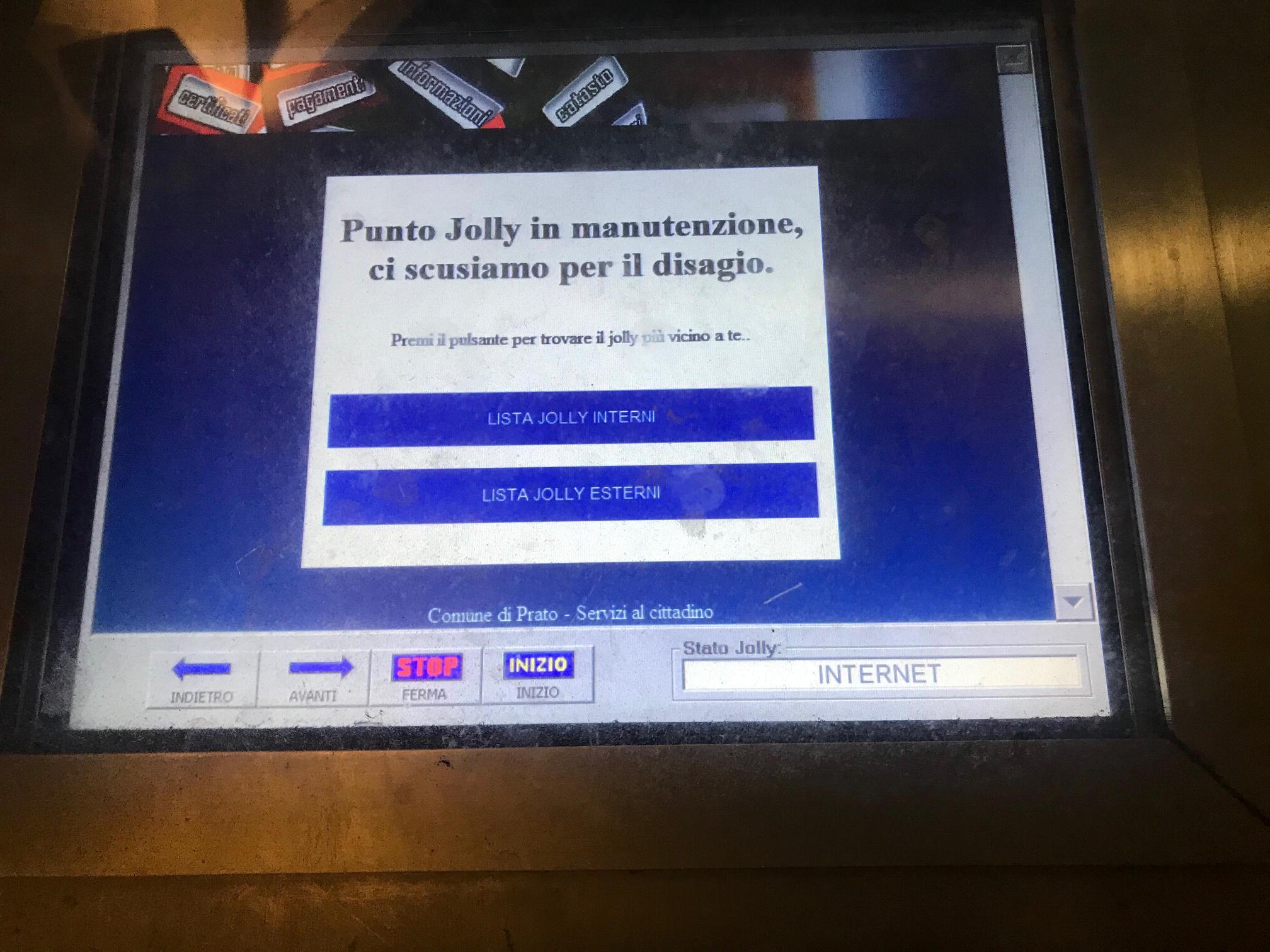 Il punto Jolly sotto le logge del Comune preso di mira nei giorni scorsi dai vandali