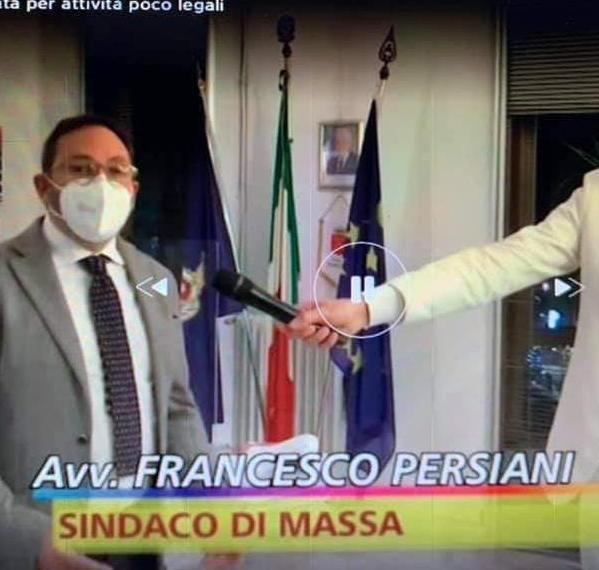 «La mia casa è occupata da mesi da alcune trans» E va a Striscia la Notizia