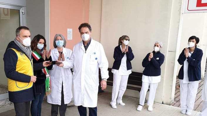 Due tablet per comunicare dalla corsia con i familiari