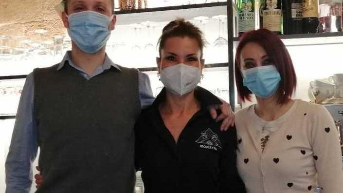 Assunta da un bar in piena pandemia