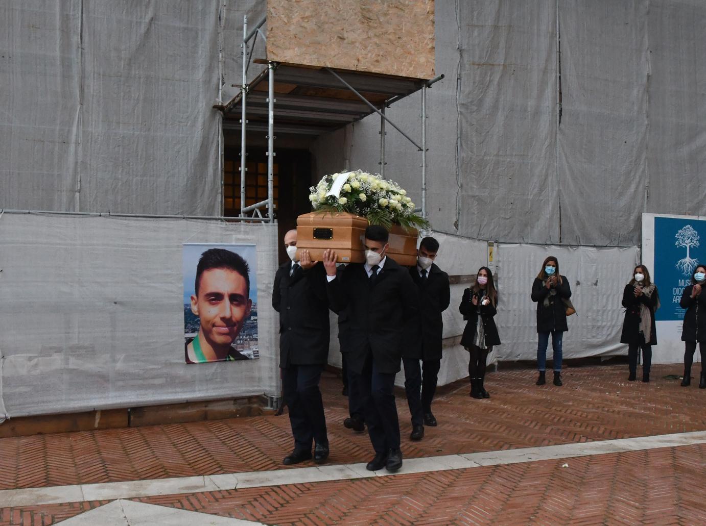 Diciottenne morto a Oristano, lo zio: «Un esempio per tutti noi» 