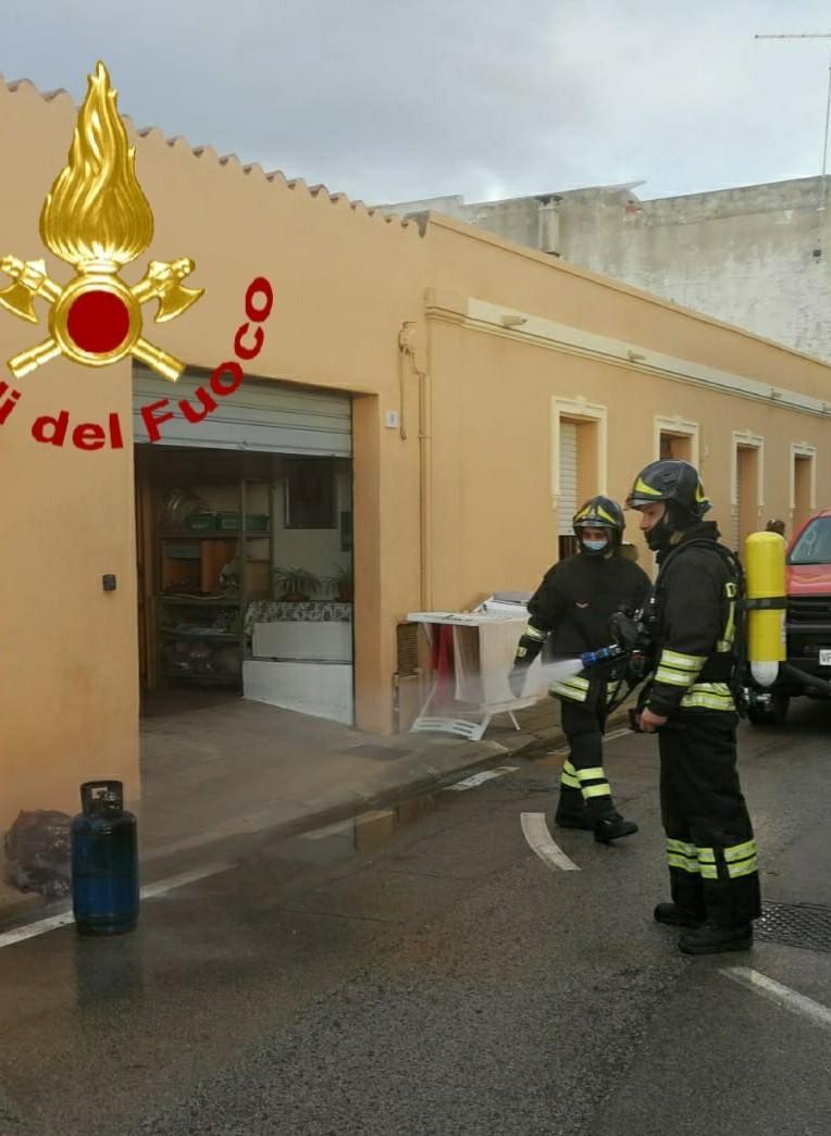 Bombola in fiamme in una casa: nessun ferito 