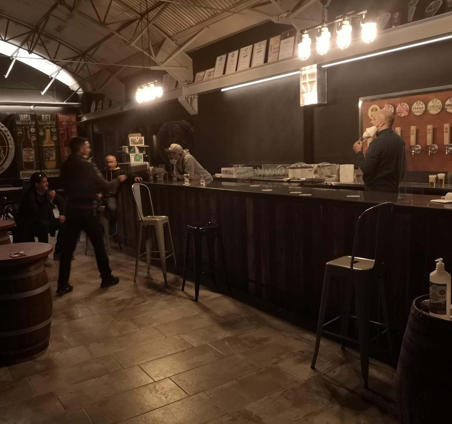 Nell’hangar della P3 la birra vola al bancone 