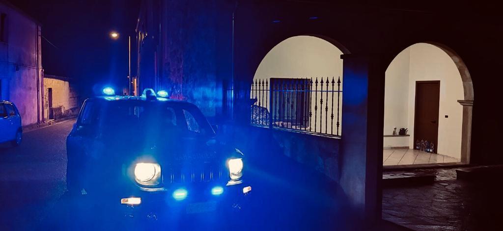 Tuili, vive da solo e ha un malore: salvato da carabinieri e vigili del fuoco